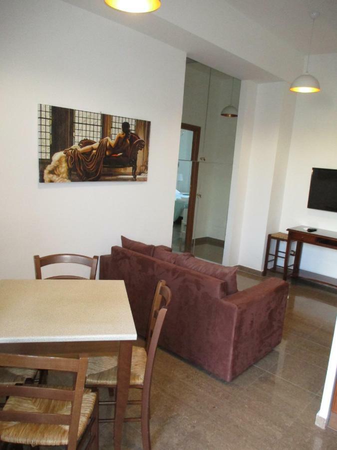 Interno Dieci Rome Luaran gambar